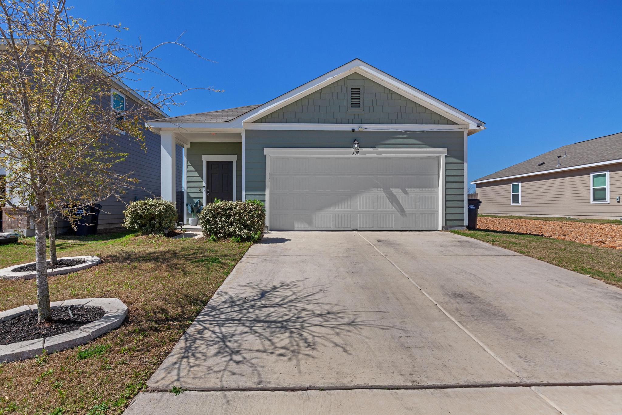 509 Red Fish Ln, Hutto, TX 78634