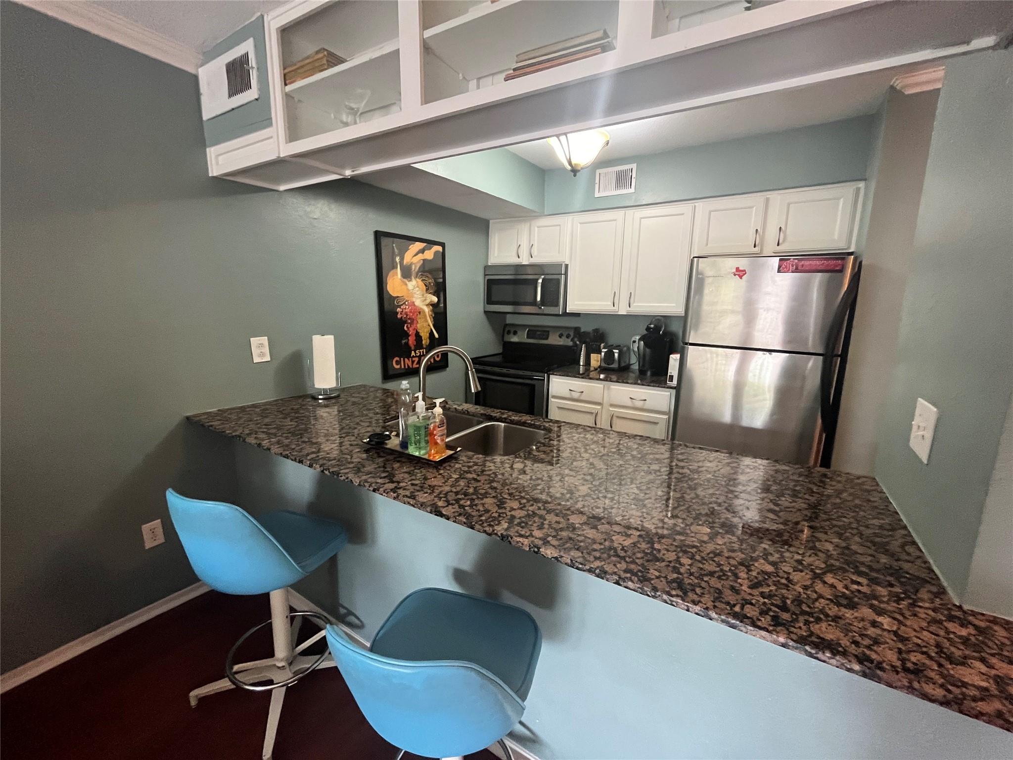 1818 S Lakeshore Blvd # 37, Austin, TX 78741