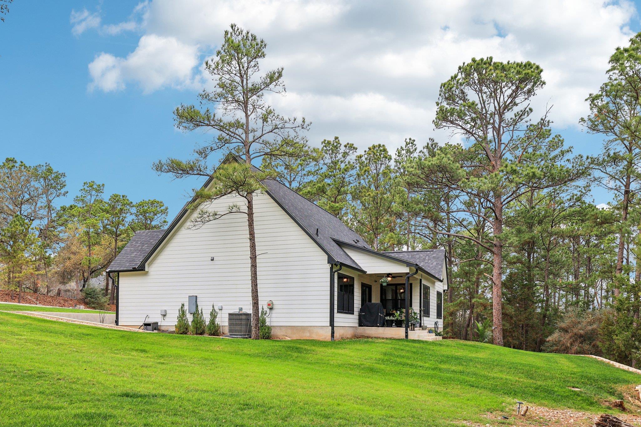 106 Kahuku Ct, Bastrop, TX 78602