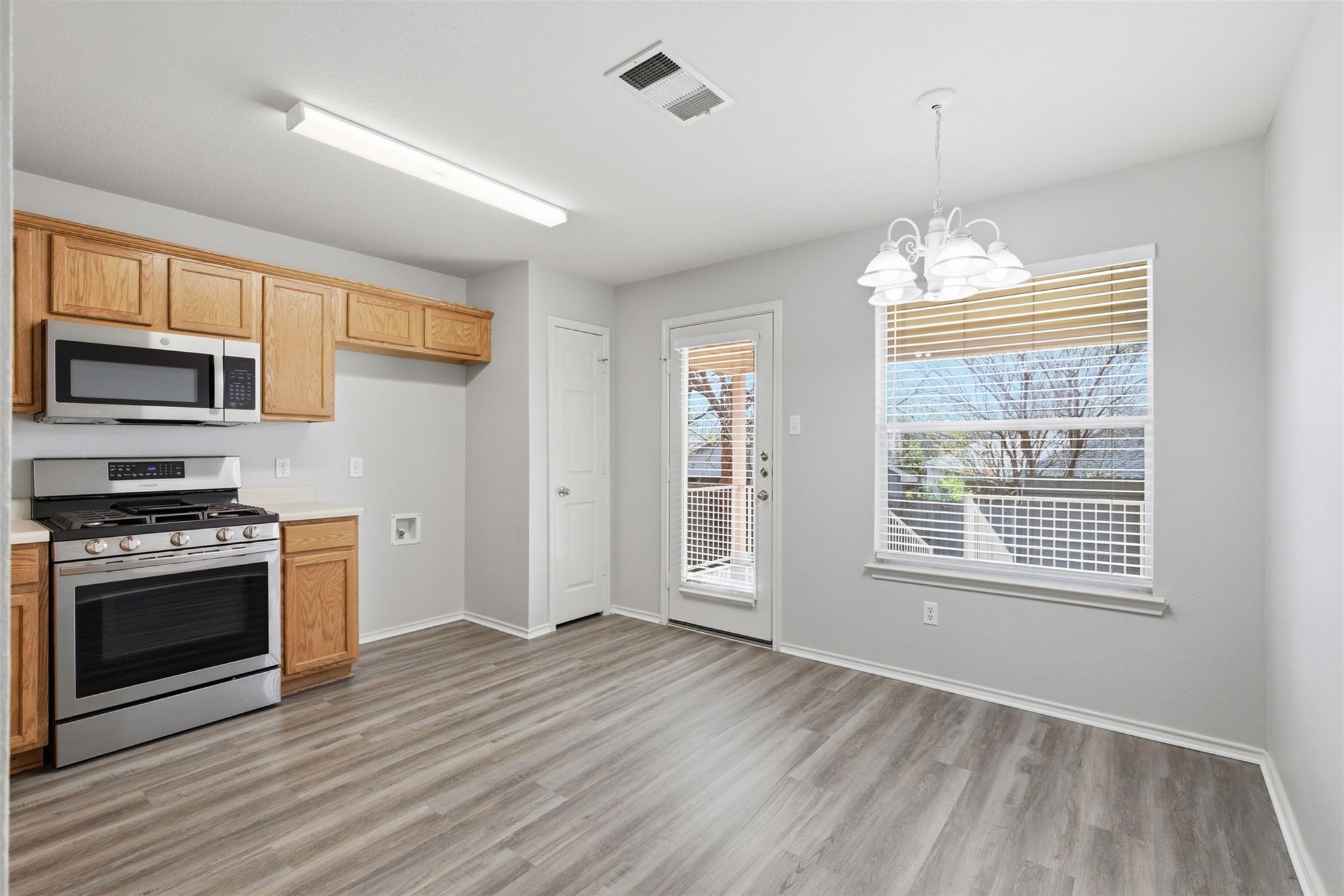 11607 Paul E Anderson Dr, Austin, TX 78748