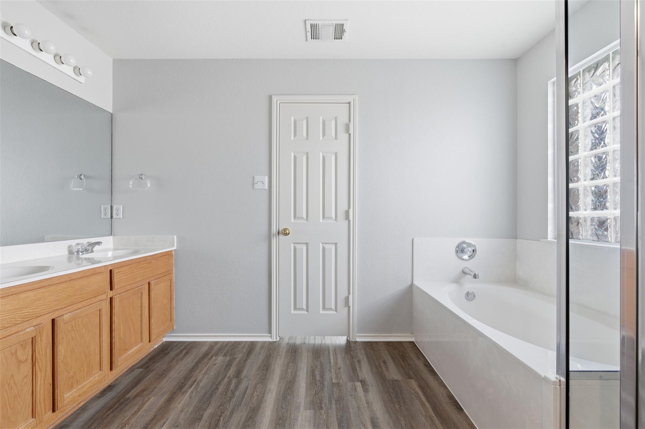 11607 Paul E Anderson Dr, Austin, TX 78748