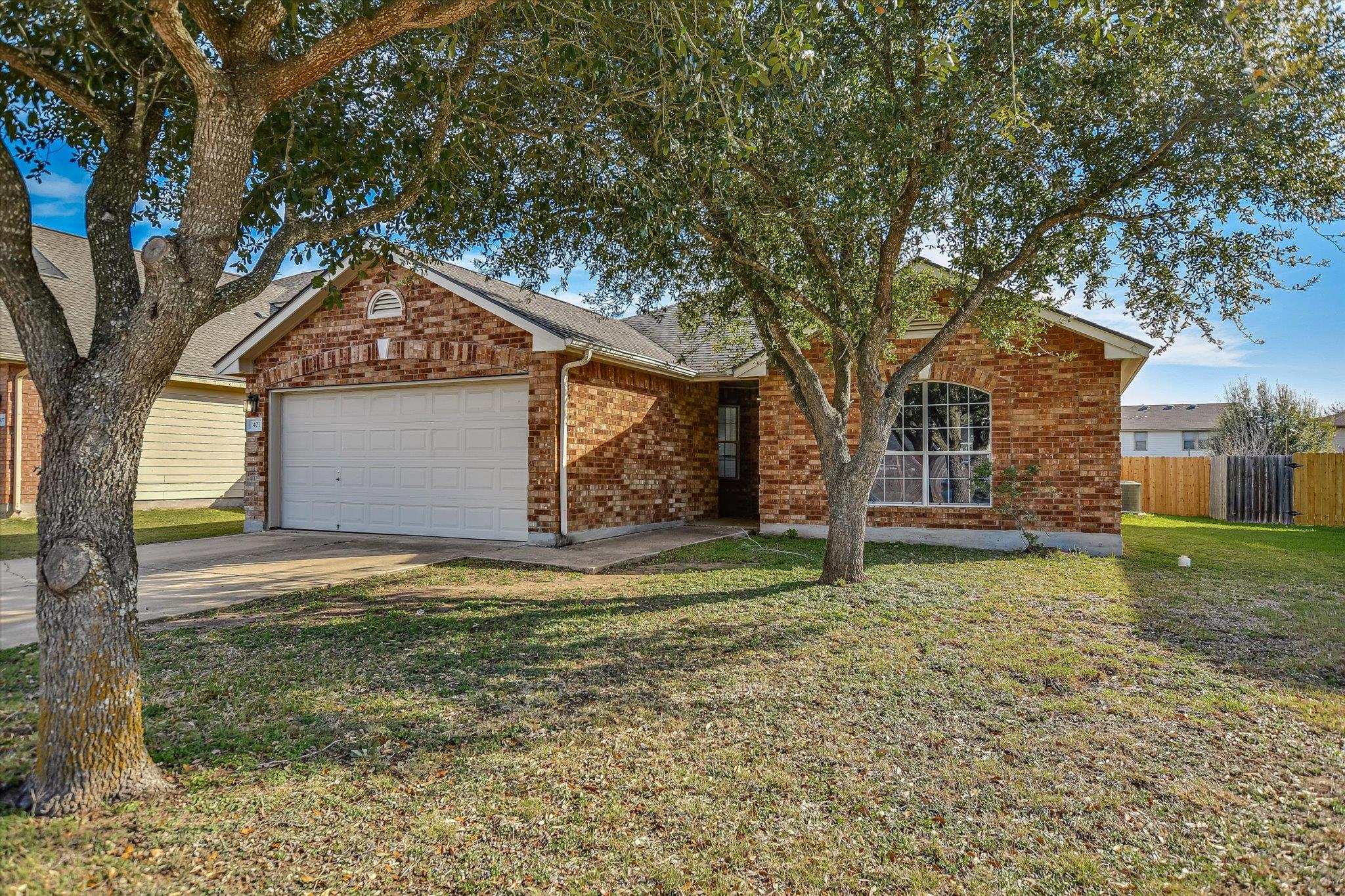 401 Bandara Woods Blvd, Elgin, TX 78621
