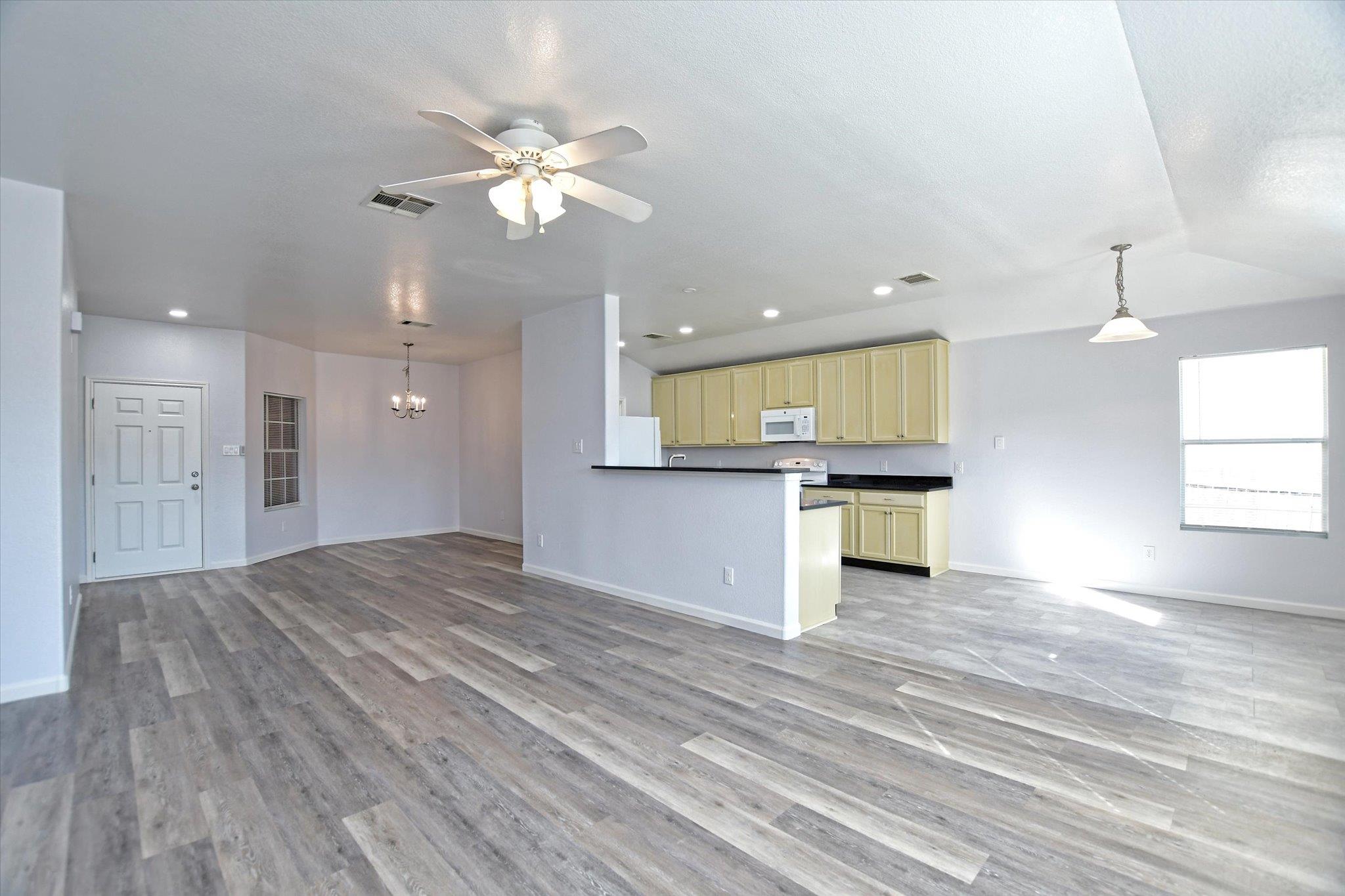 401 Bandara Woods Blvd, Elgin, TX 78621