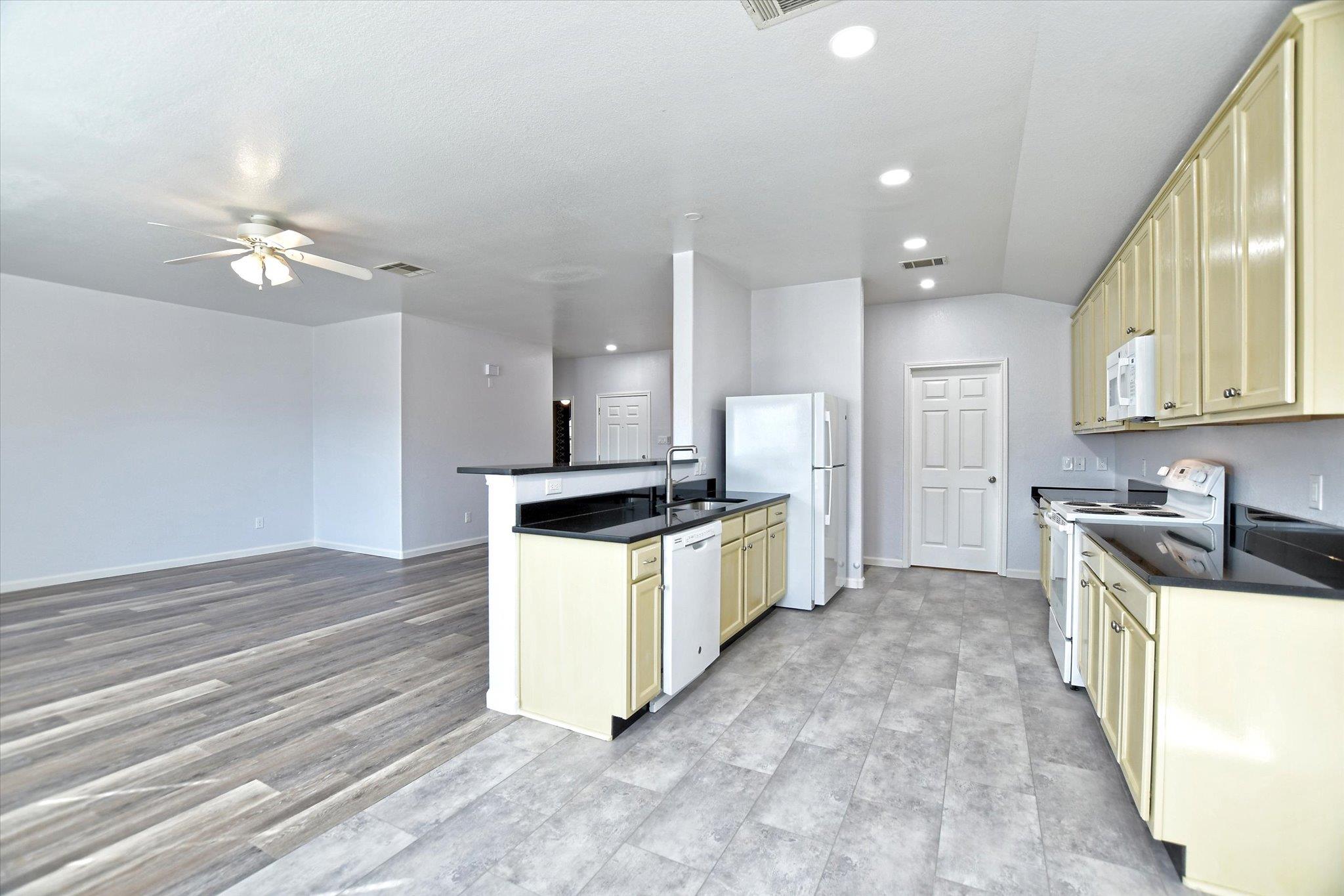 401 Bandara Woods Blvd, Elgin, TX 78621