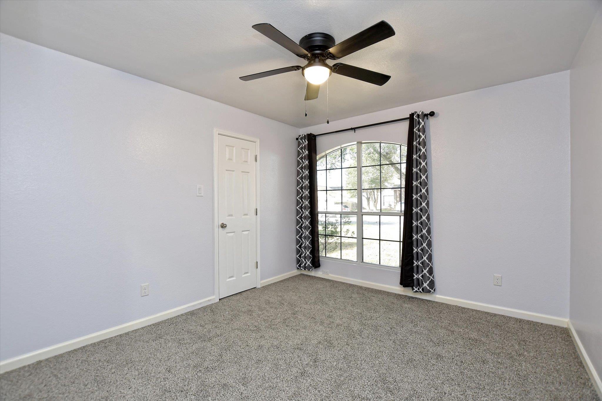 401 Bandara Woods Blvd, Elgin, TX 78621