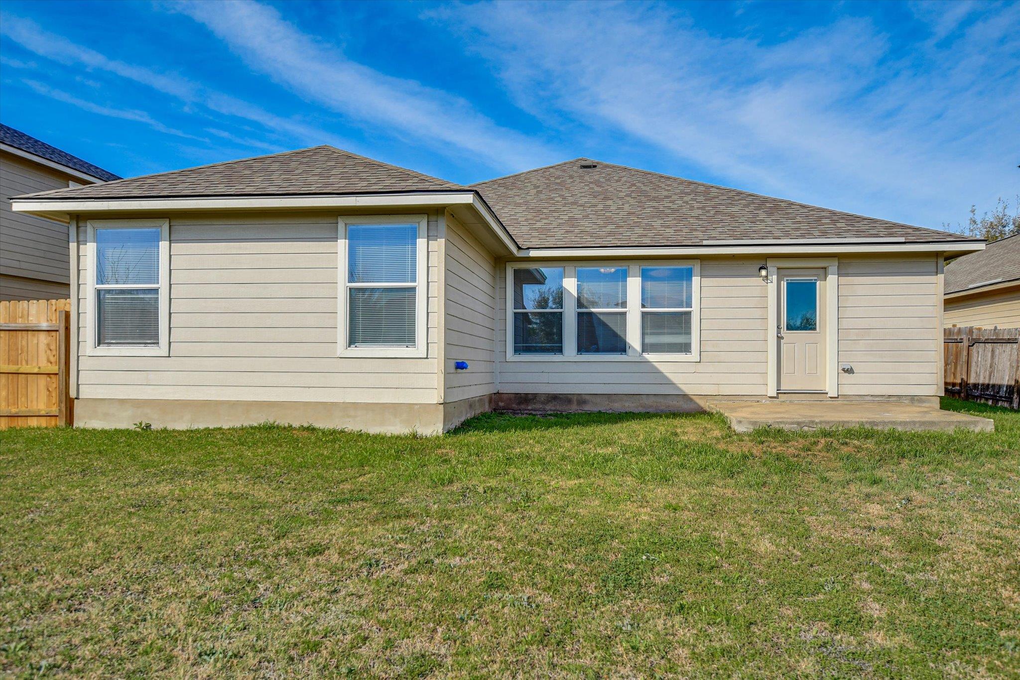 401 Bandara Woods Blvd, Elgin, TX 78621