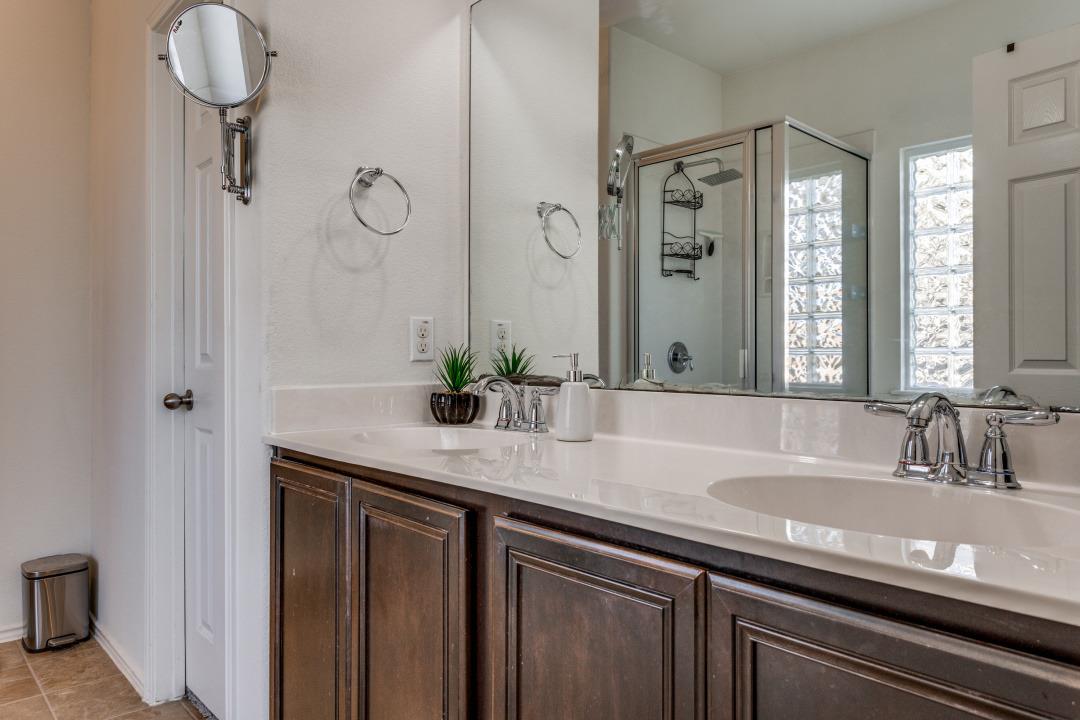 10300 Laredo Dr, Austin, TX 78748