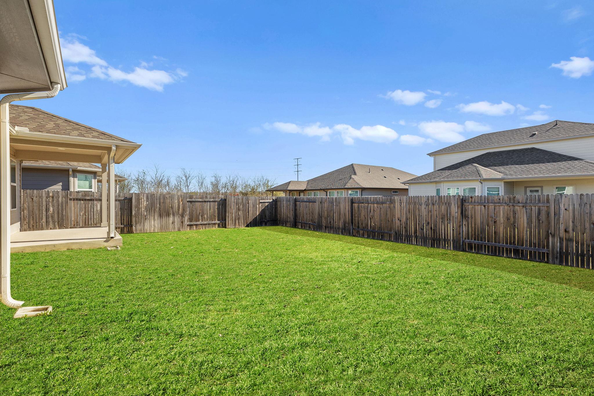 110 Greenspire Downs Dr, Hutto, TX 78634