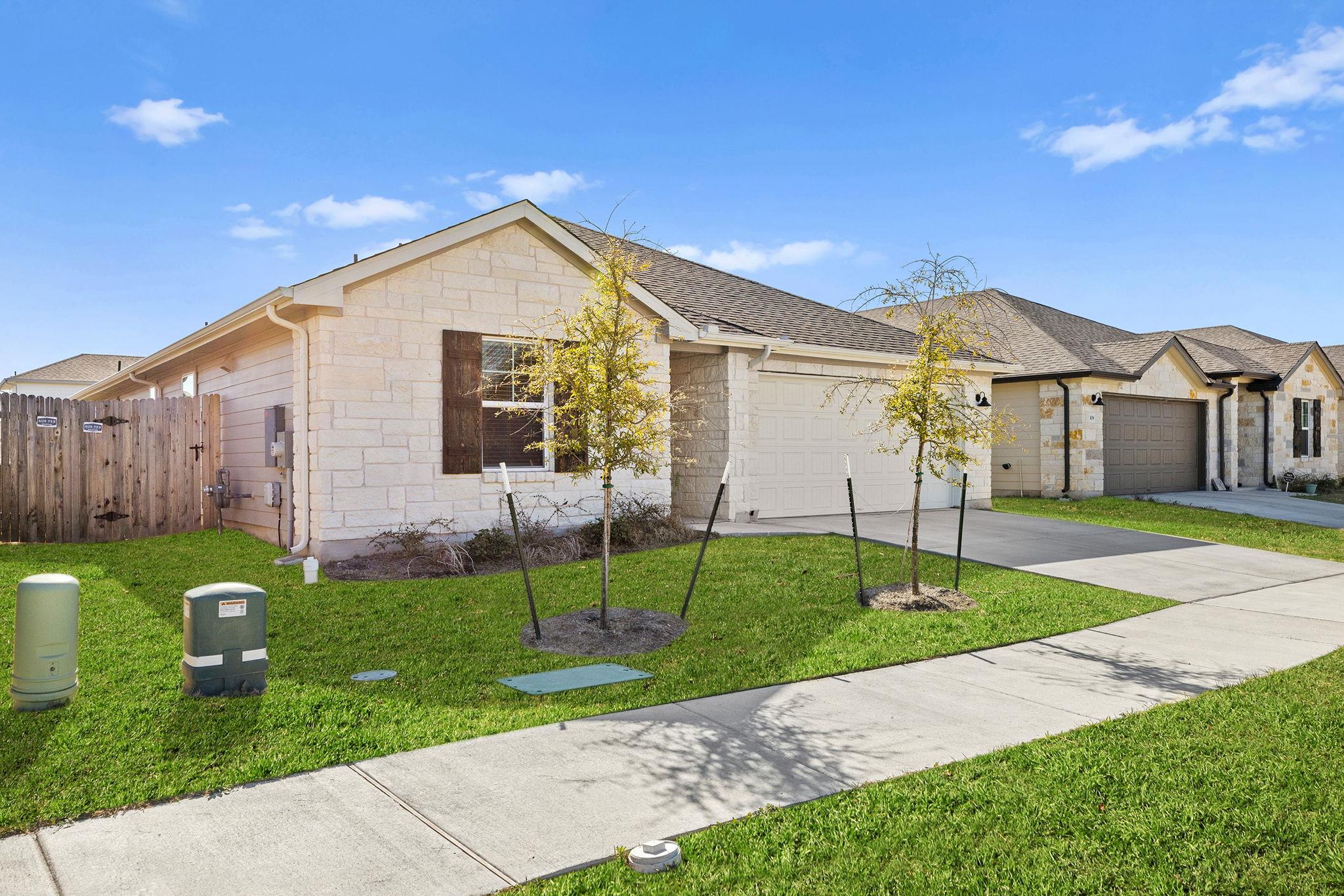 110 Greenspire Downs Dr, Hutto, TX 78634
