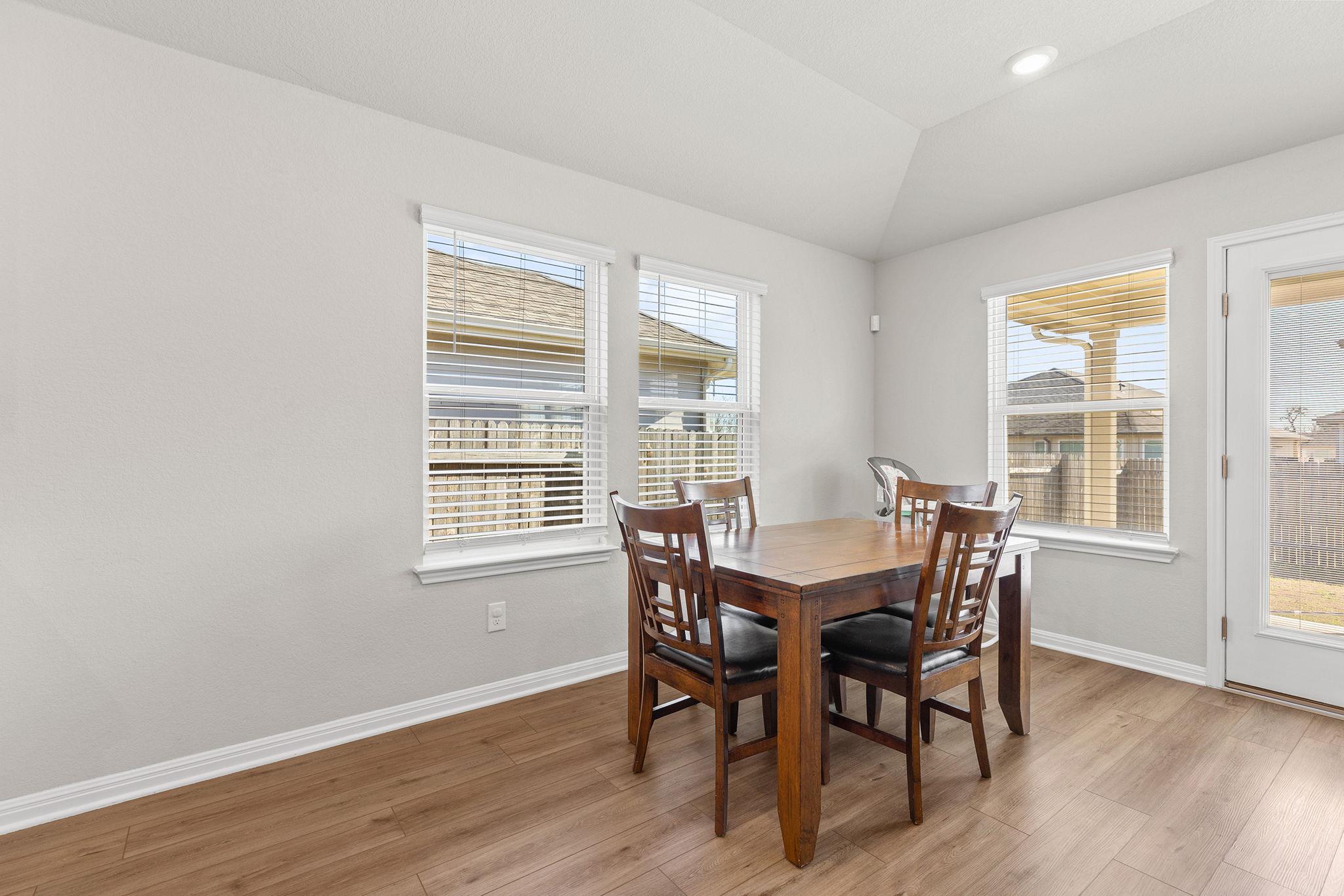 110 Greenspire Downs Dr, Hutto, TX 78634