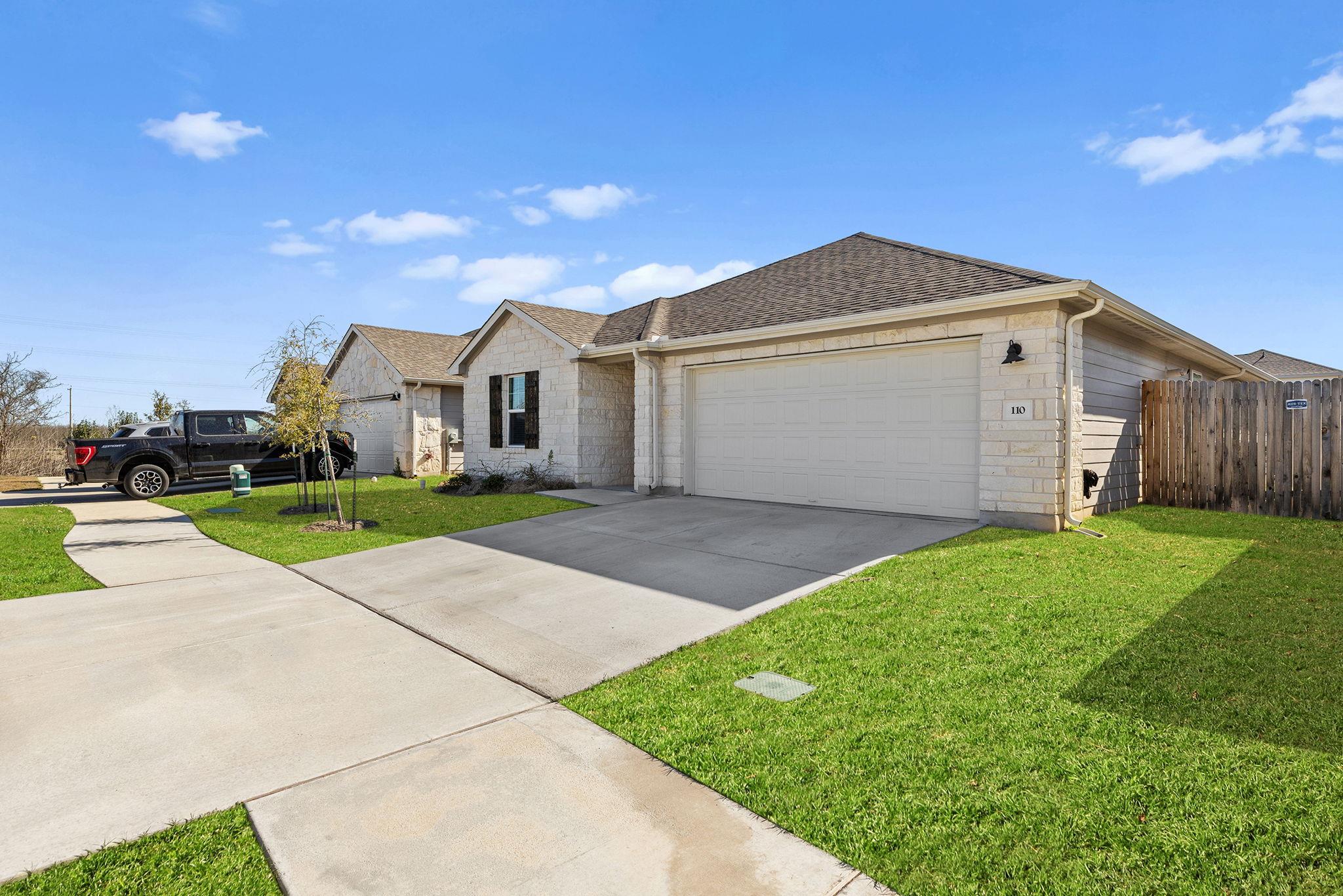 110 Greenspire Downs Dr, Hutto, TX 78634