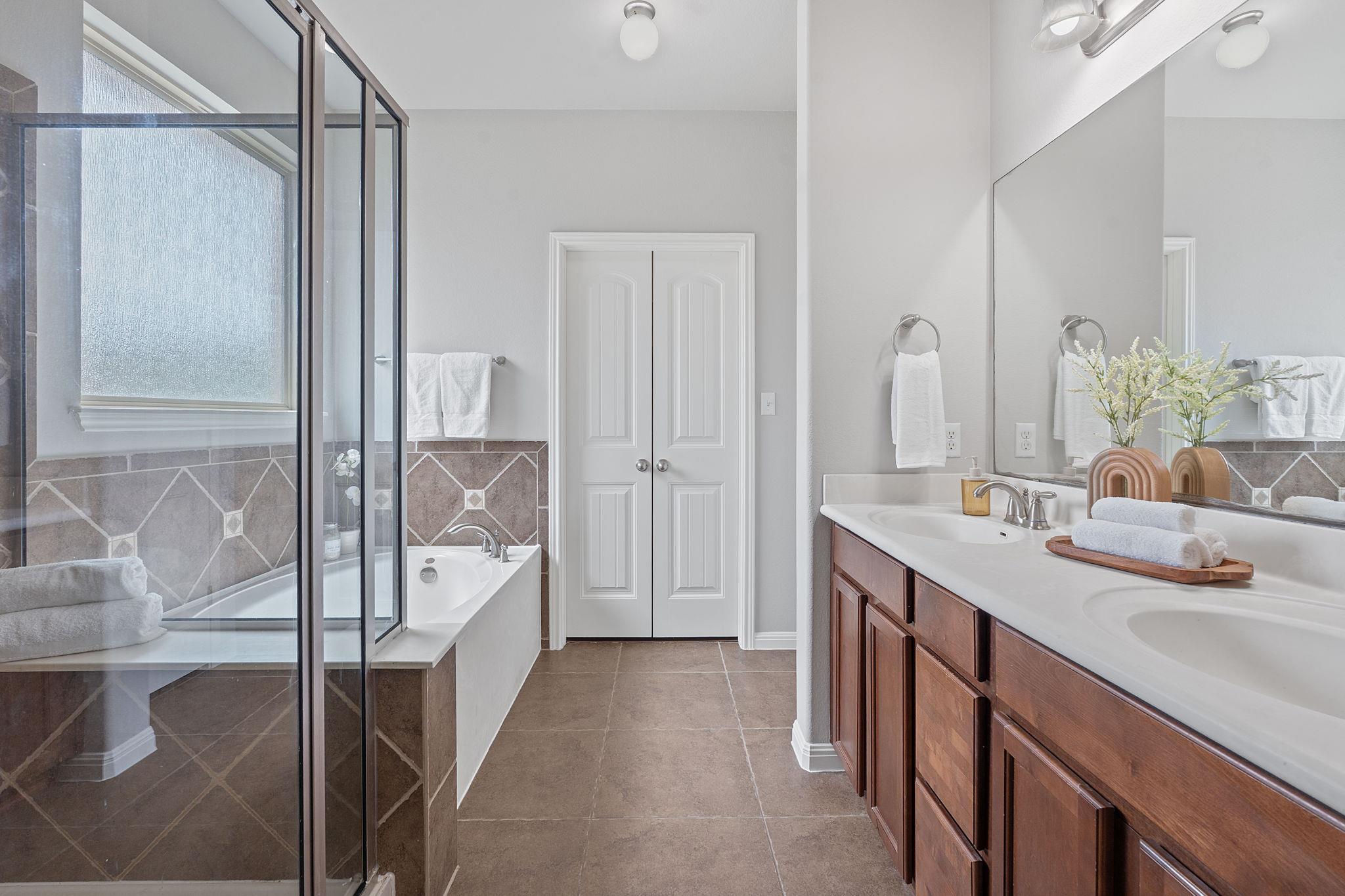 129 Phil Mickelson Ct, Round Rock, TX 78664