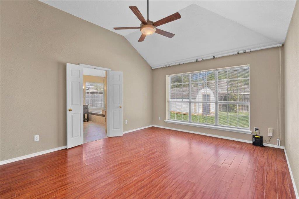 8900 MARTHAS Dr, Austin, TX 78717