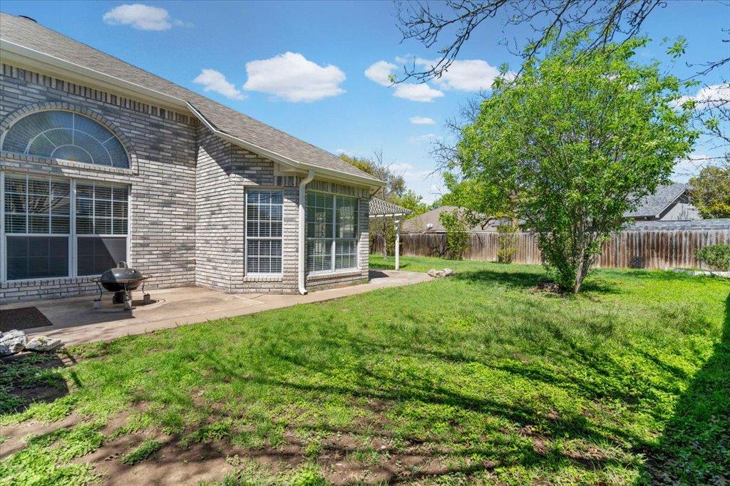8900 MARTHAS Dr, Austin, TX 78717