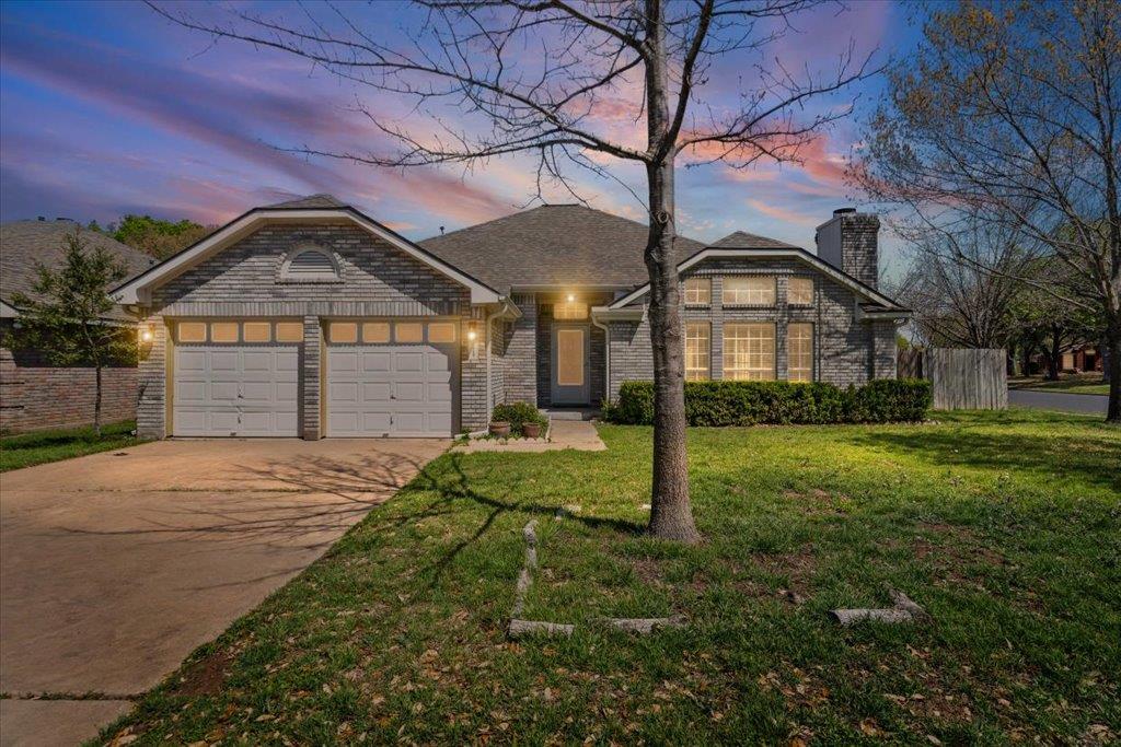 8900 MARTHAS Dr, Austin, TX 78717