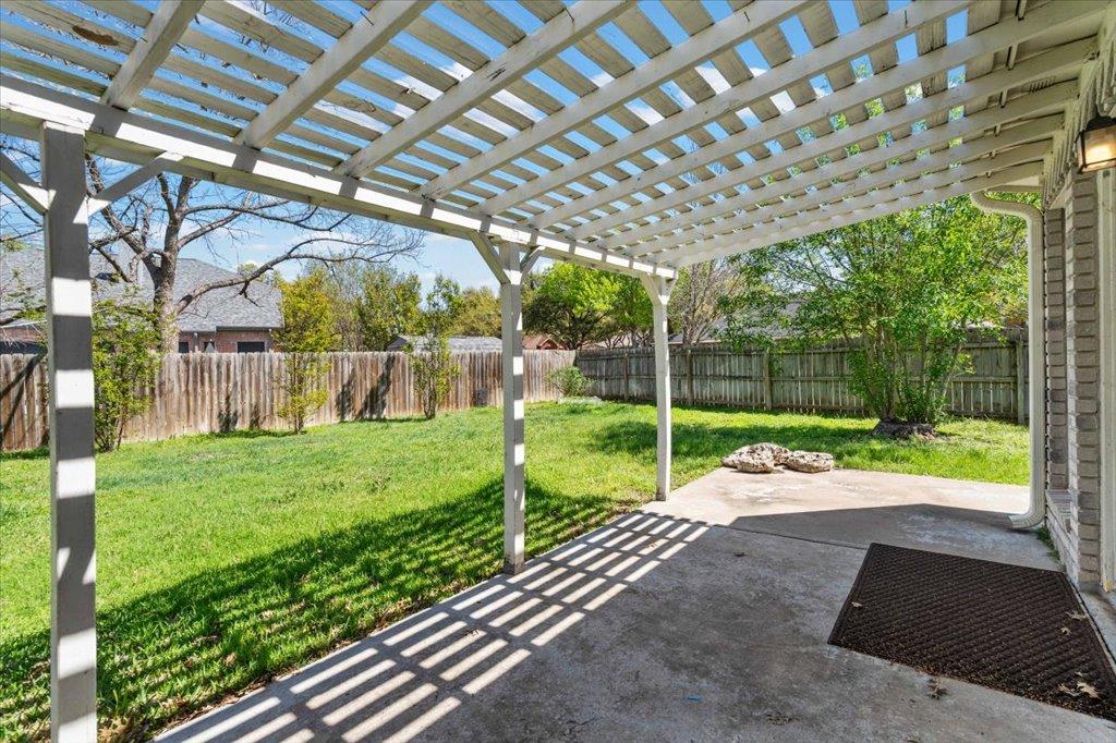 8900 MARTHAS Dr, Austin, TX 78717