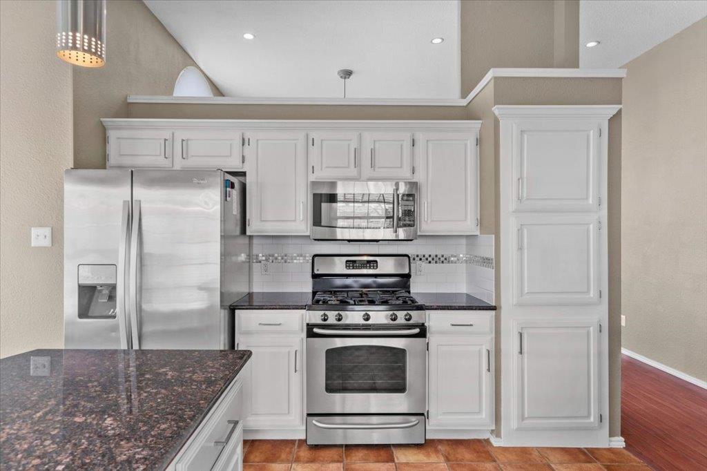 8900 MARTHAS Dr, Austin, TX 78717