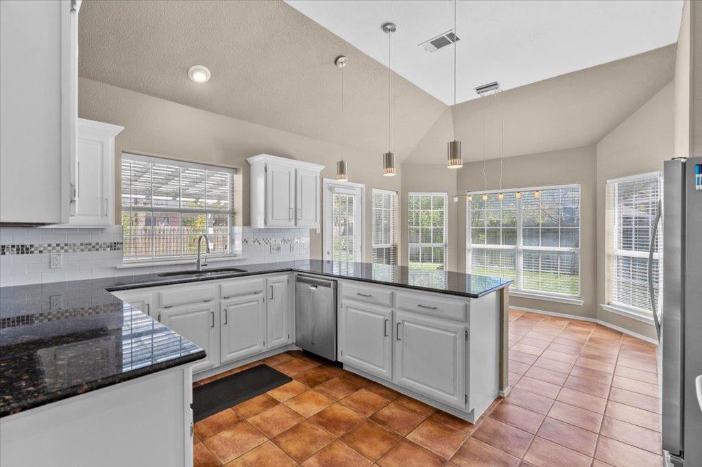 8900 MARTHAS Dr, Austin, TX 78717