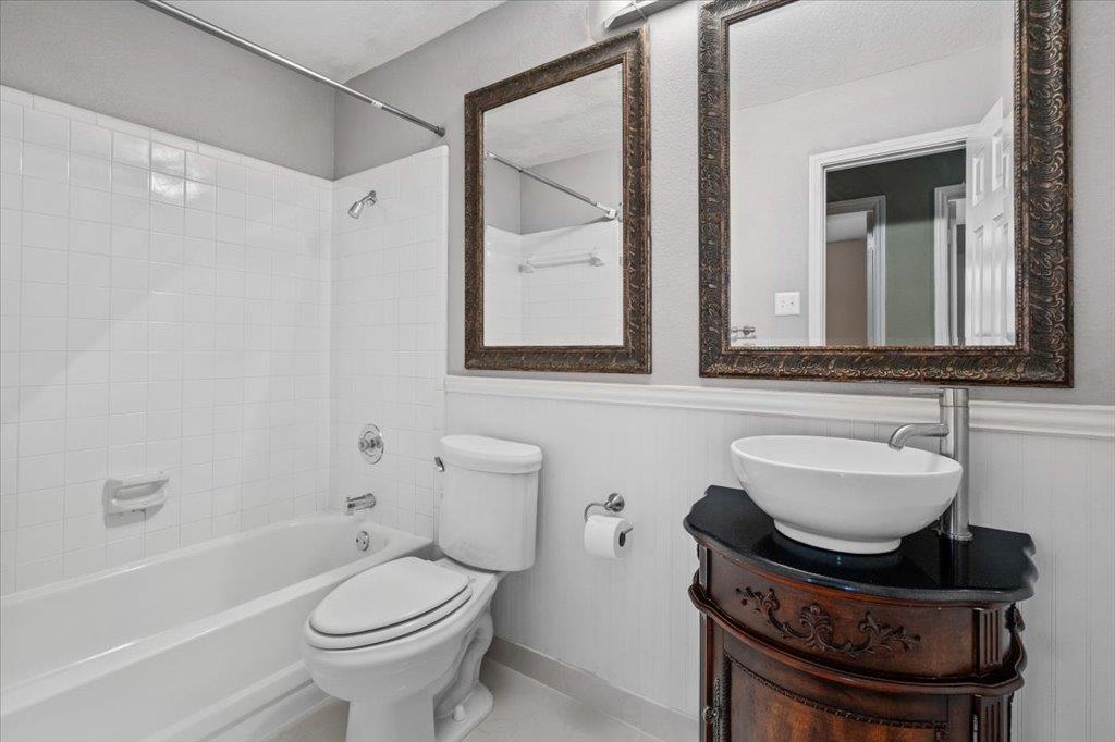 8900 MARTHAS Dr, Austin, TX 78717