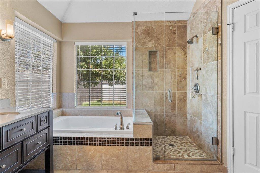 8900 MARTHAS Dr, Austin, TX 78717