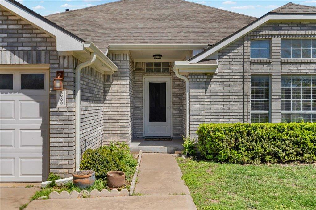 8900 MARTHAS Dr, Austin, TX 78717