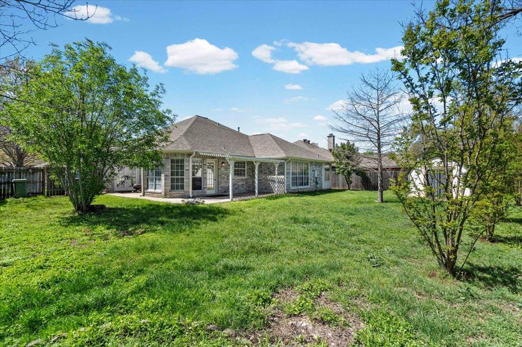 8900 MARTHAS Dr, Austin, TX 78717