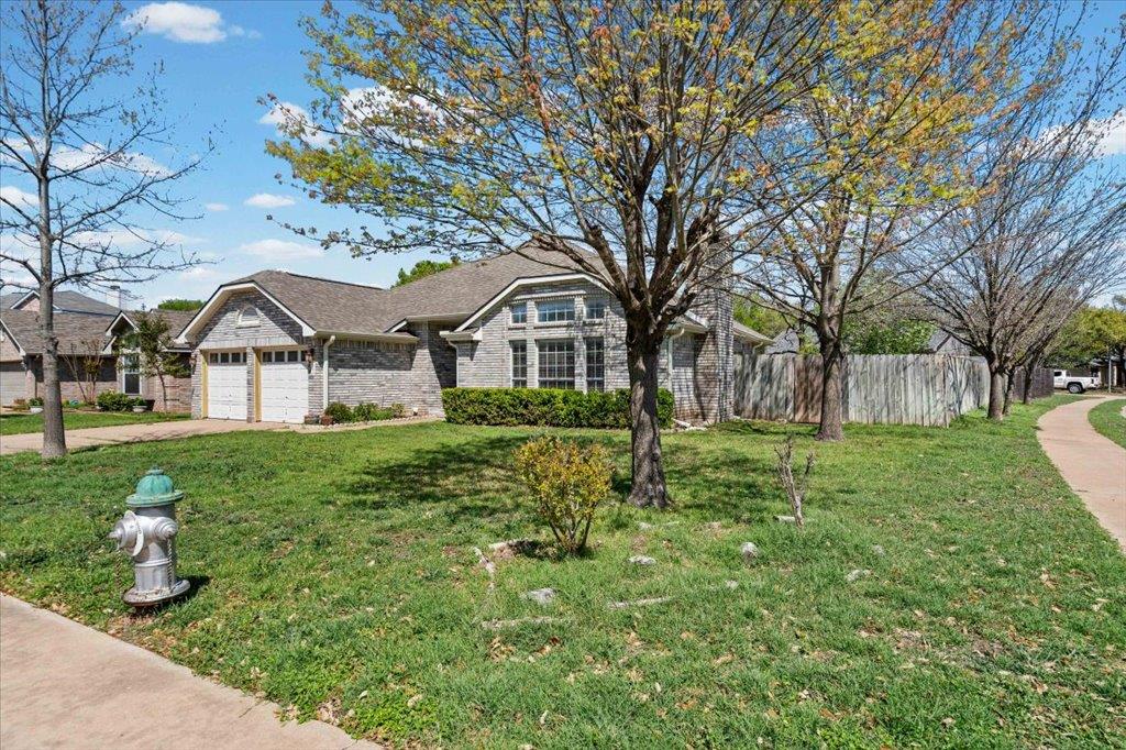 8900 MARTHAS Dr, Austin, TX 78717