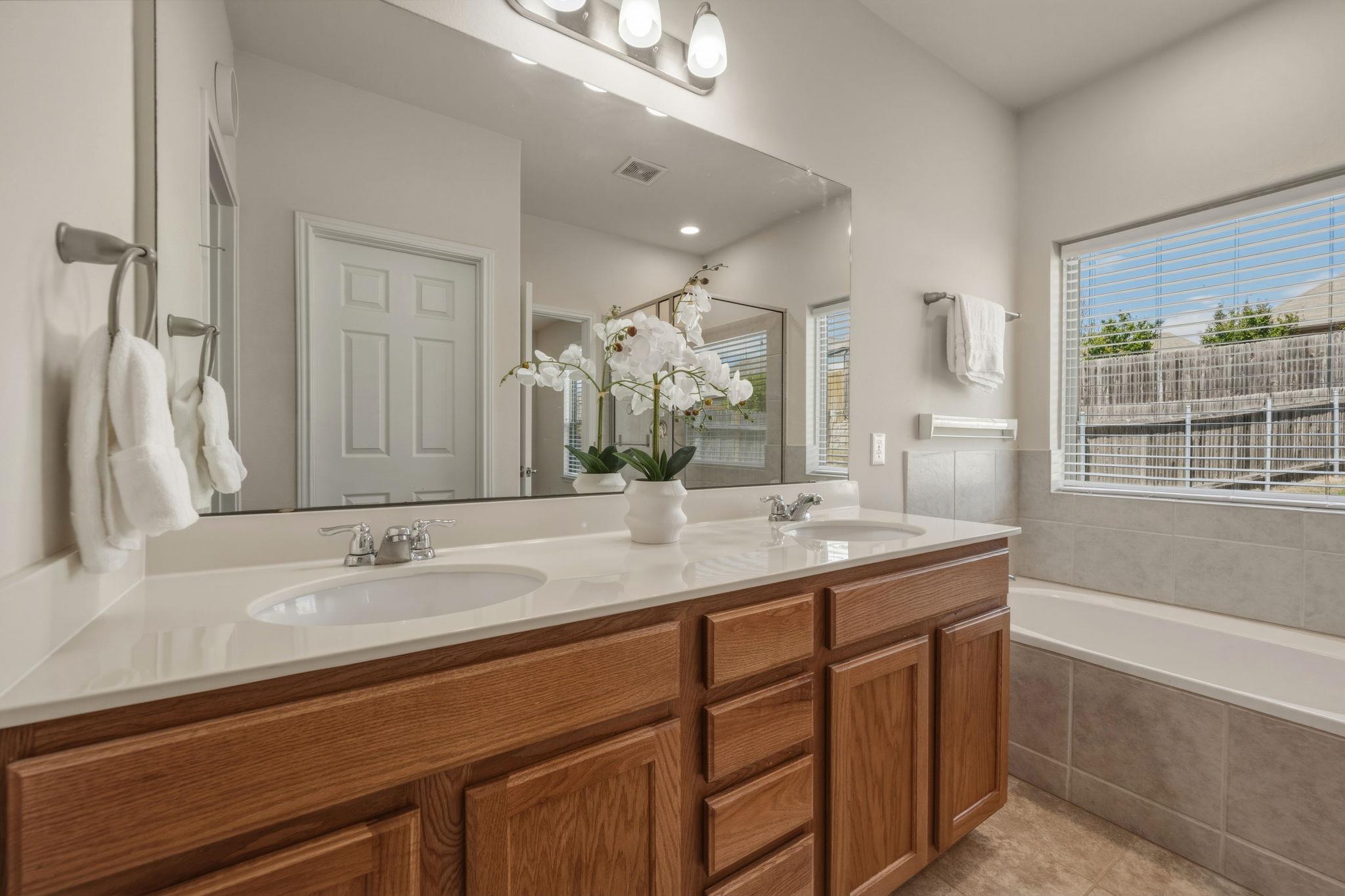 13208 Olivers Way, Manchaca, TX 78652