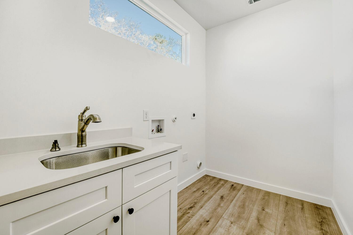 208 Ulupau Cir, Bastrop, TX 78602