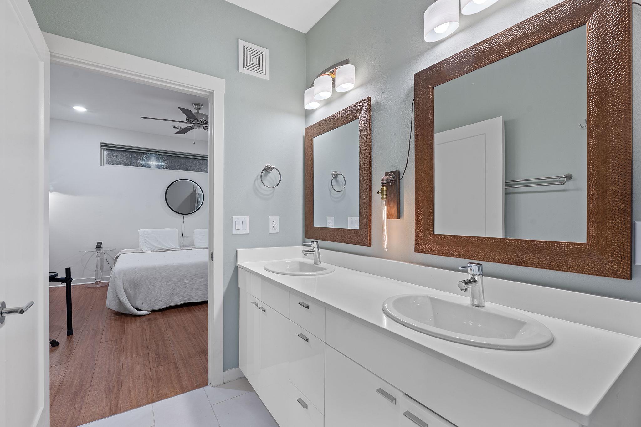 4361 S Congress Ave # 322, Austin, TX 78745