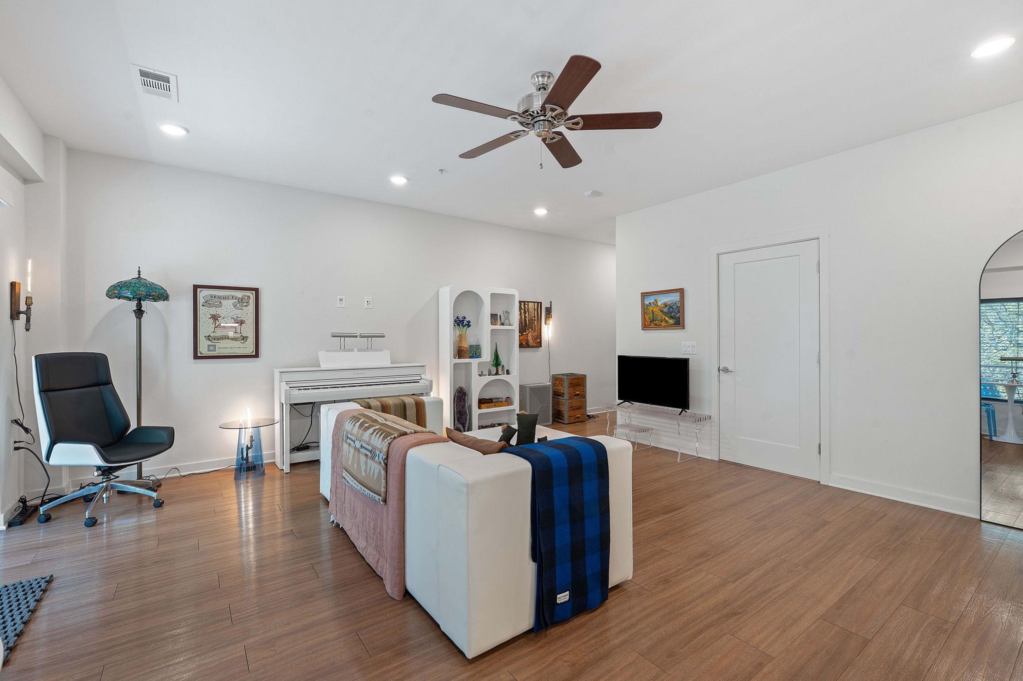 4361 S Congress Ave # 322, Austin, TX 78745