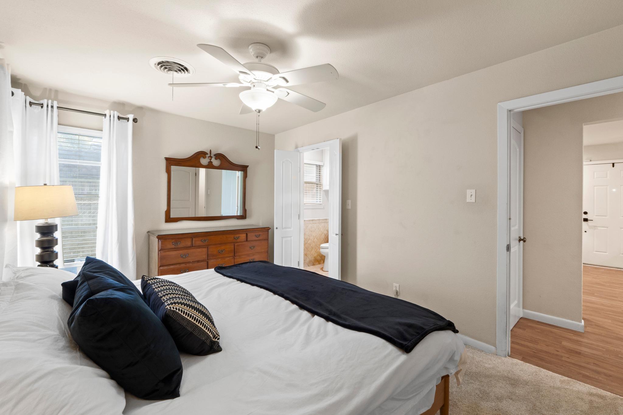 8501 Kromer St, Austin, TX 78757