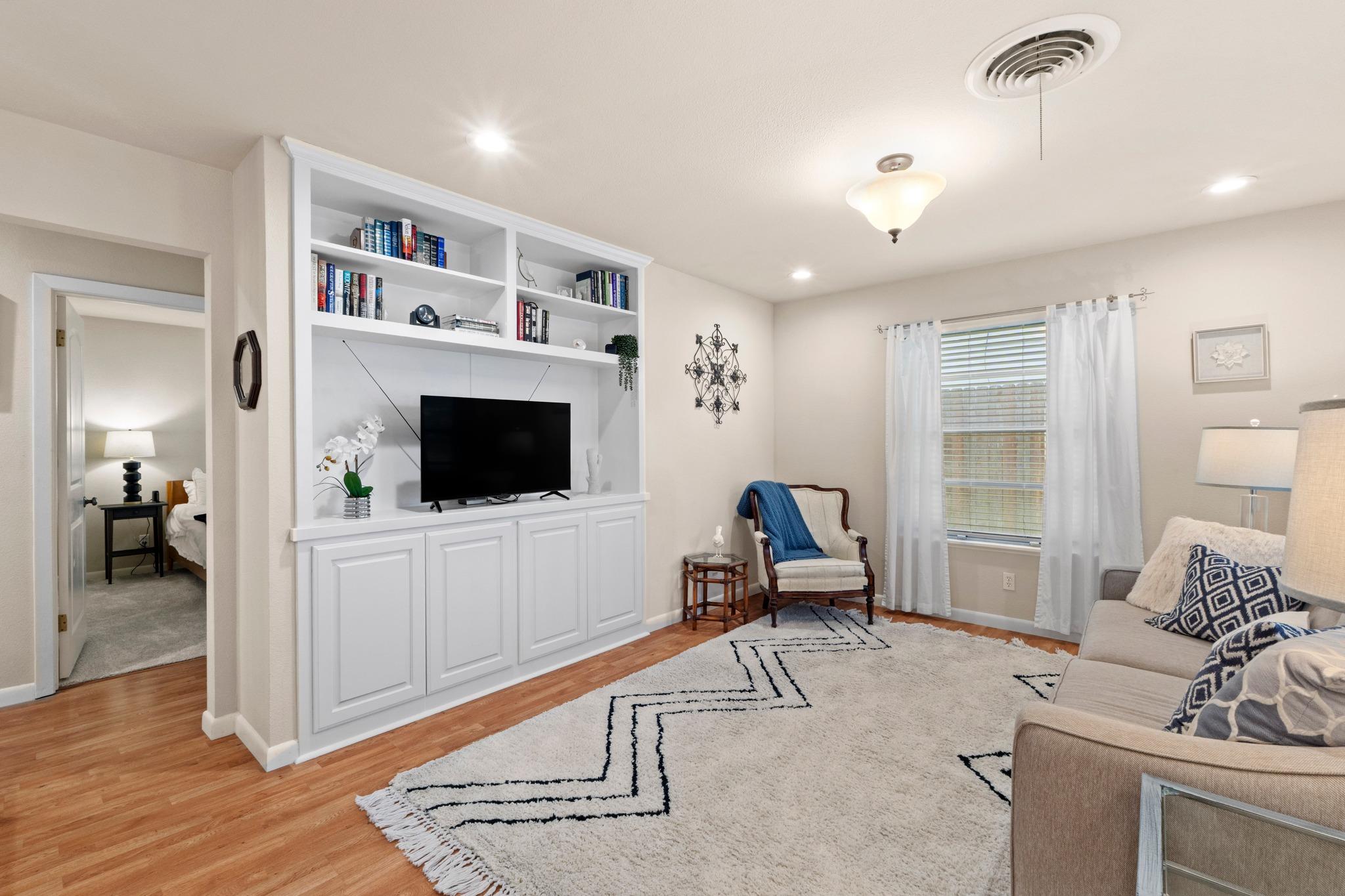 8501 Kromer St, Austin, TX 78757