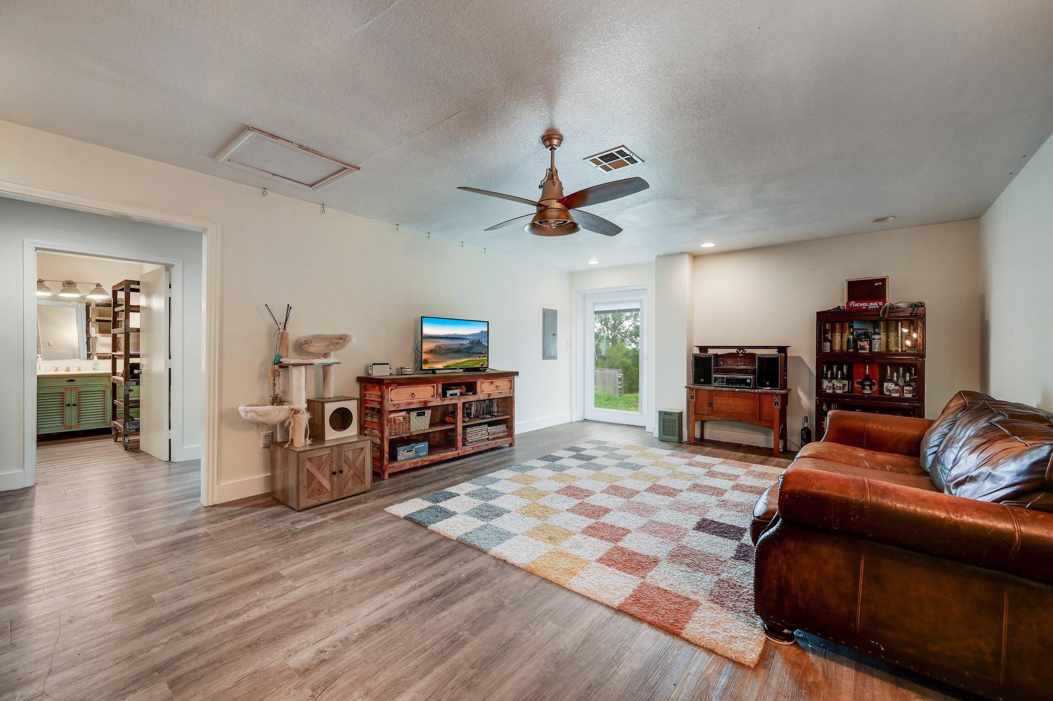 6350 Mount Sharp Rd # B, Wimberley, TX 78676