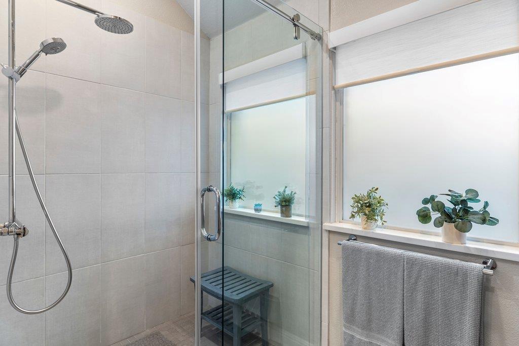 6913 Auckland Dr, Austin, TX 78749