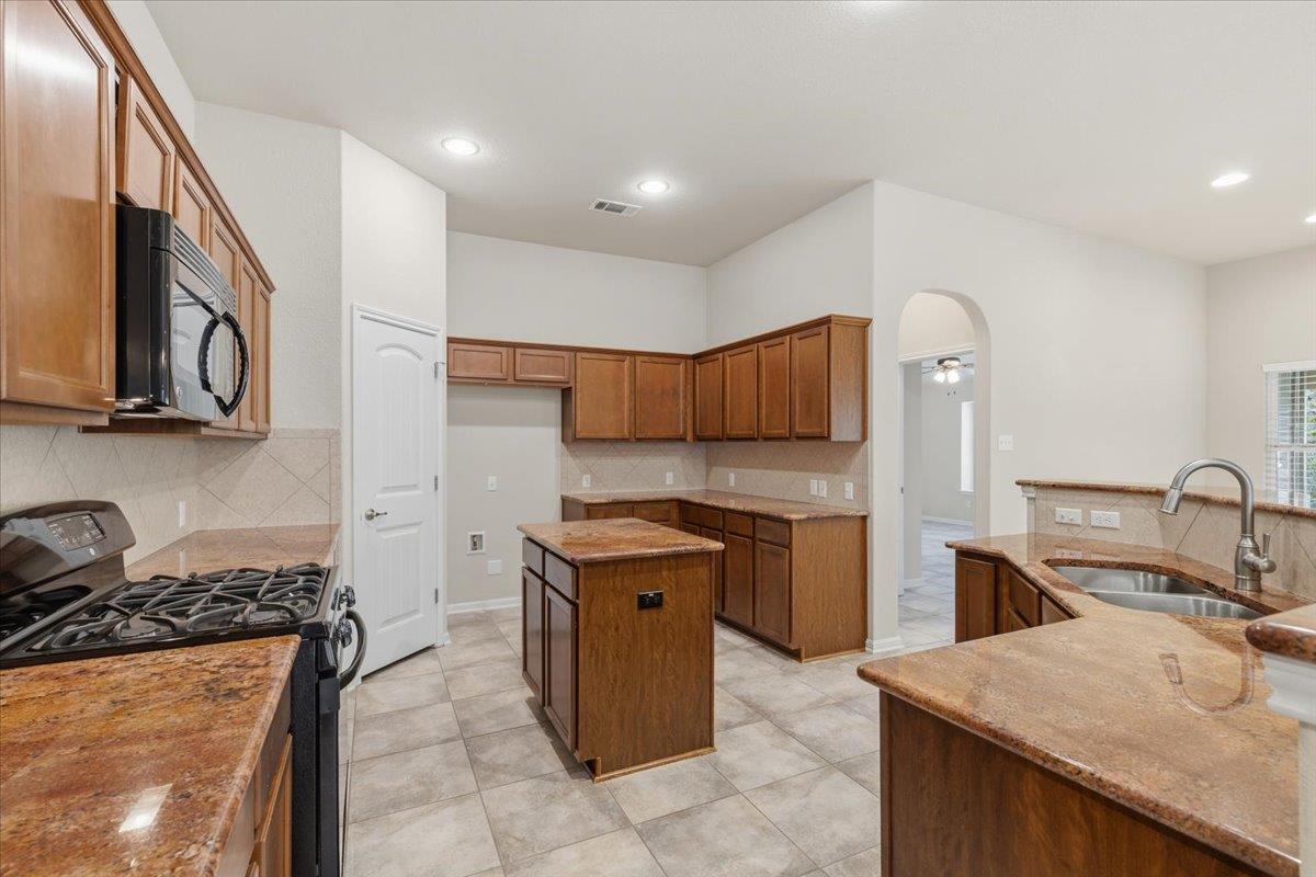 2005 Tranquility Ln, Pflugerville, TX 78660