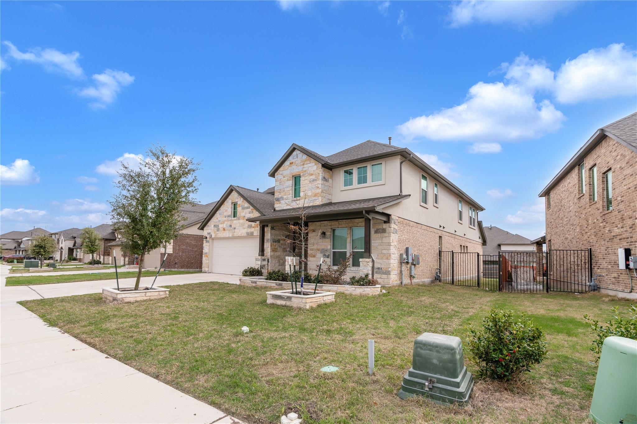 133 Lenera Dr, Liberty Hill, TX 78642