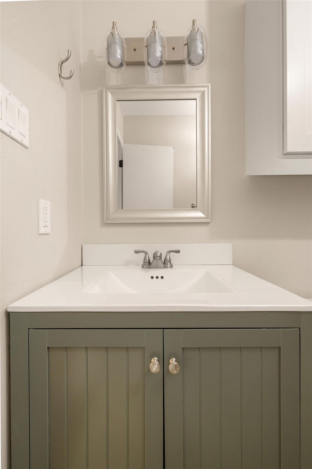 6107 Harwin Ln, Austin, TX 78745