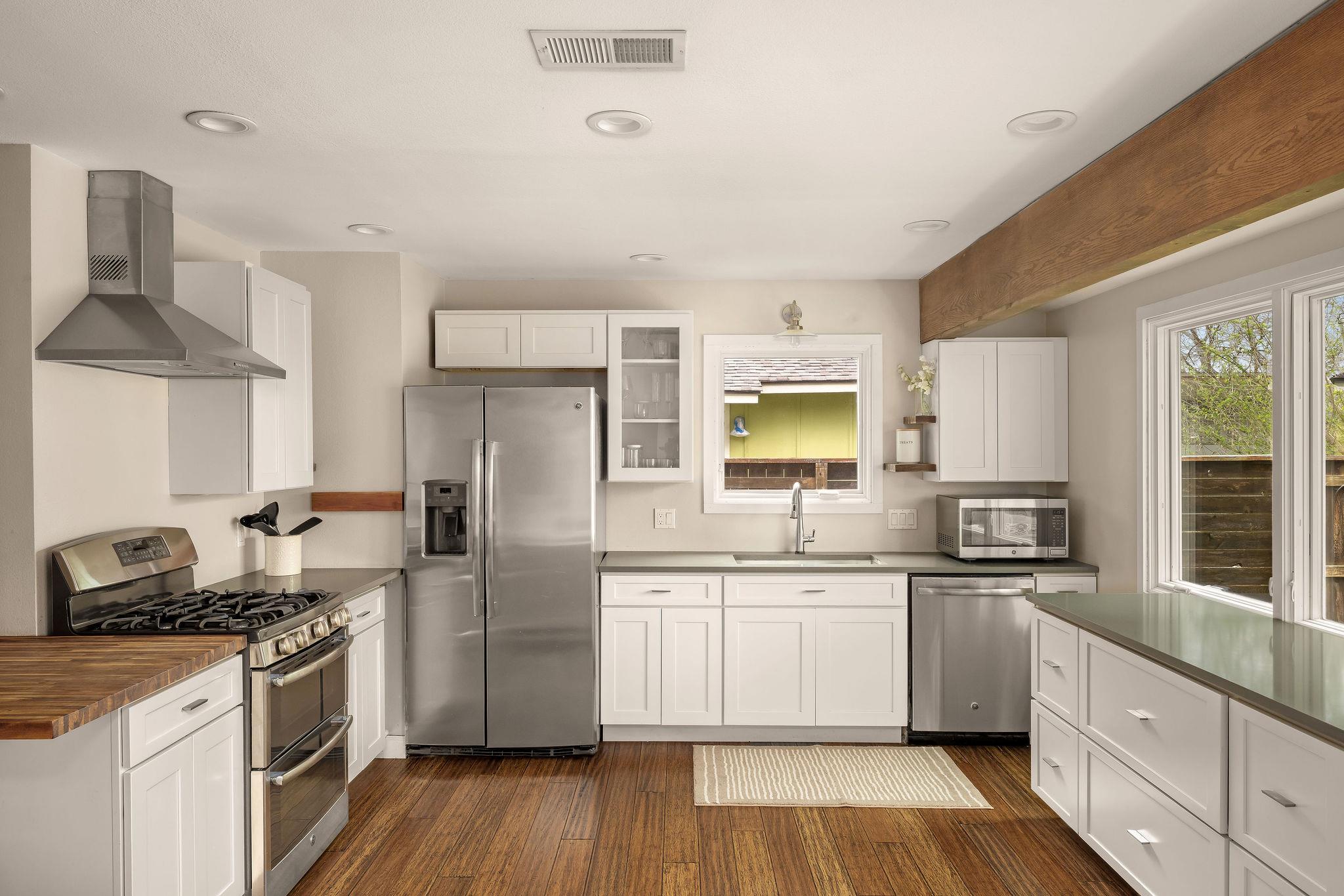 6107 Harwin Ln, Austin, TX 78745