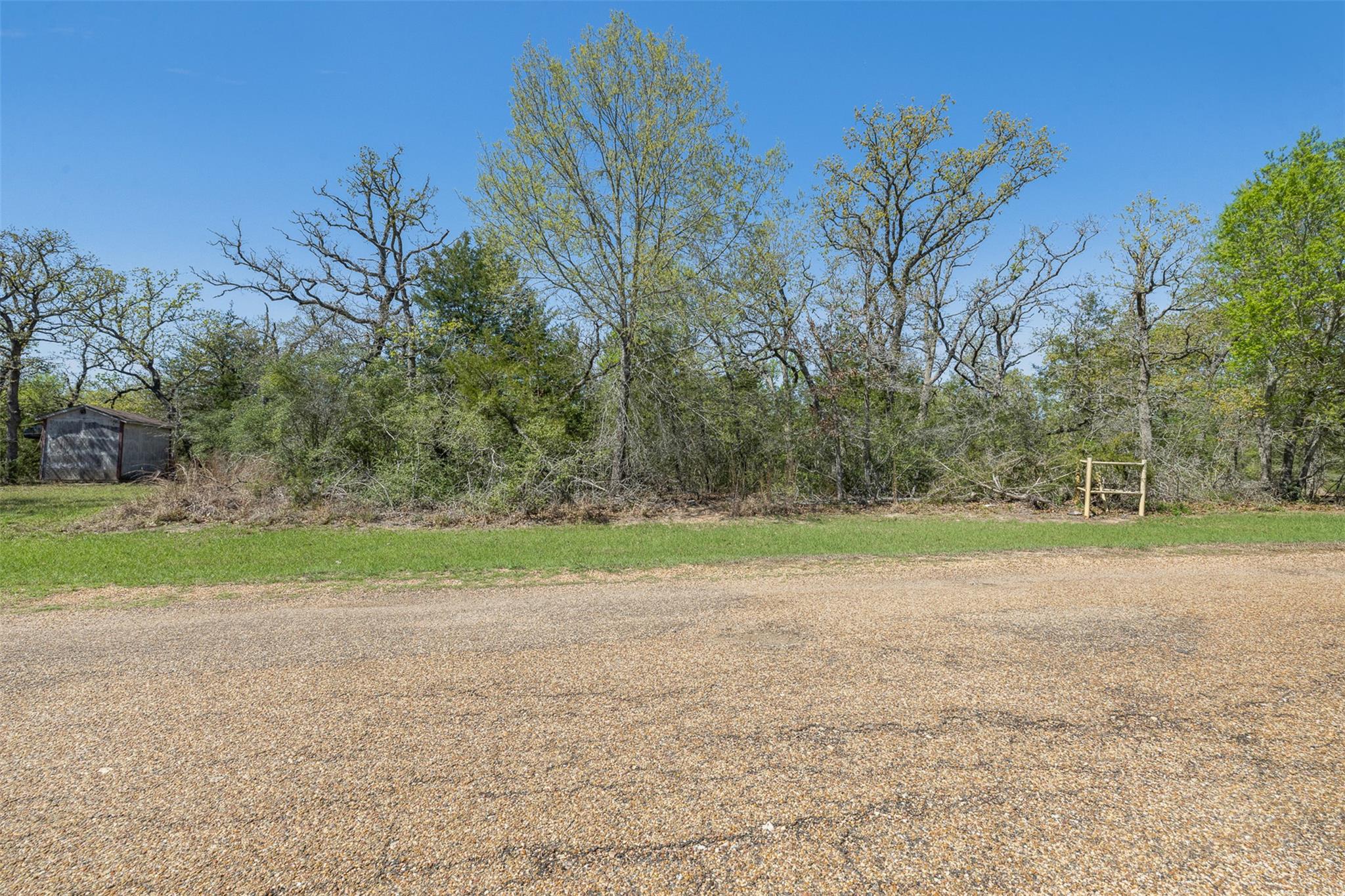 411 Cowboys Dr, Somerville, TX 77879