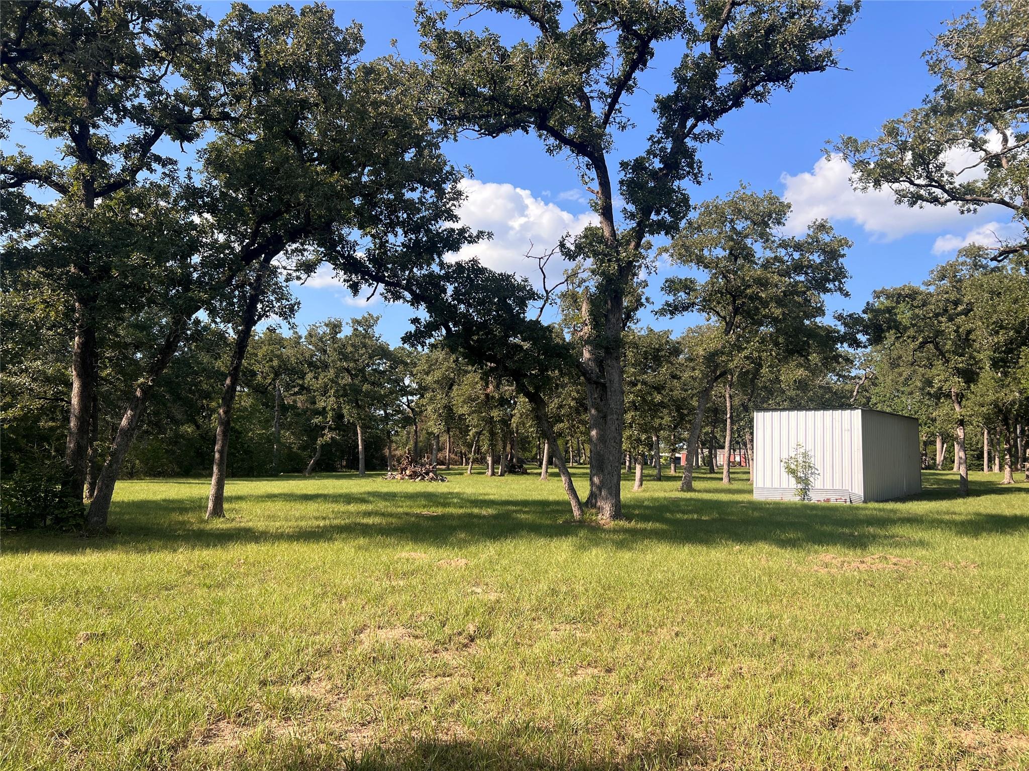 1.921 AC Cardinal Rd, Caldwell, TX 77836
