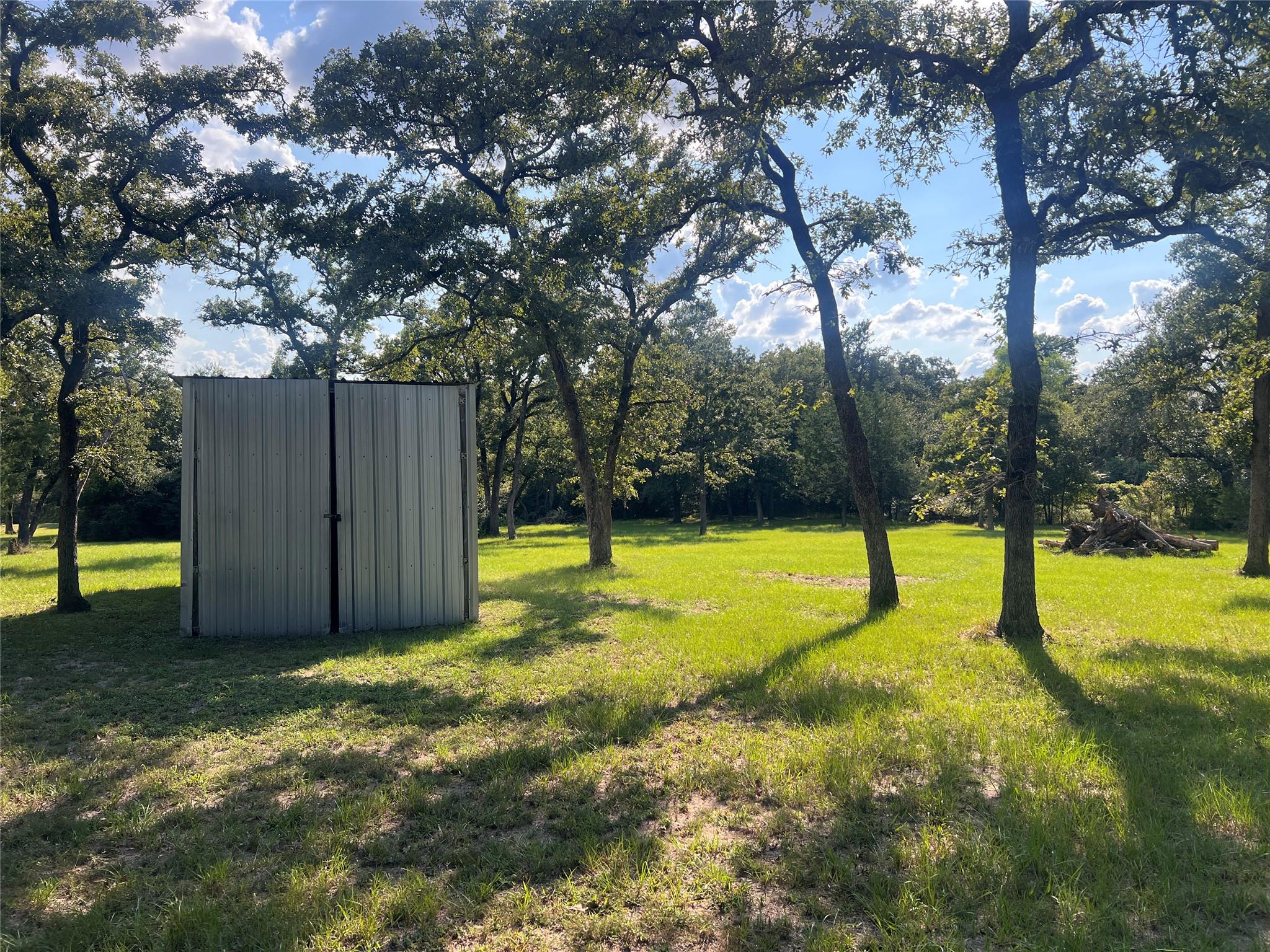 1.921 AC Cardinal Rd, Caldwell, TX 77836