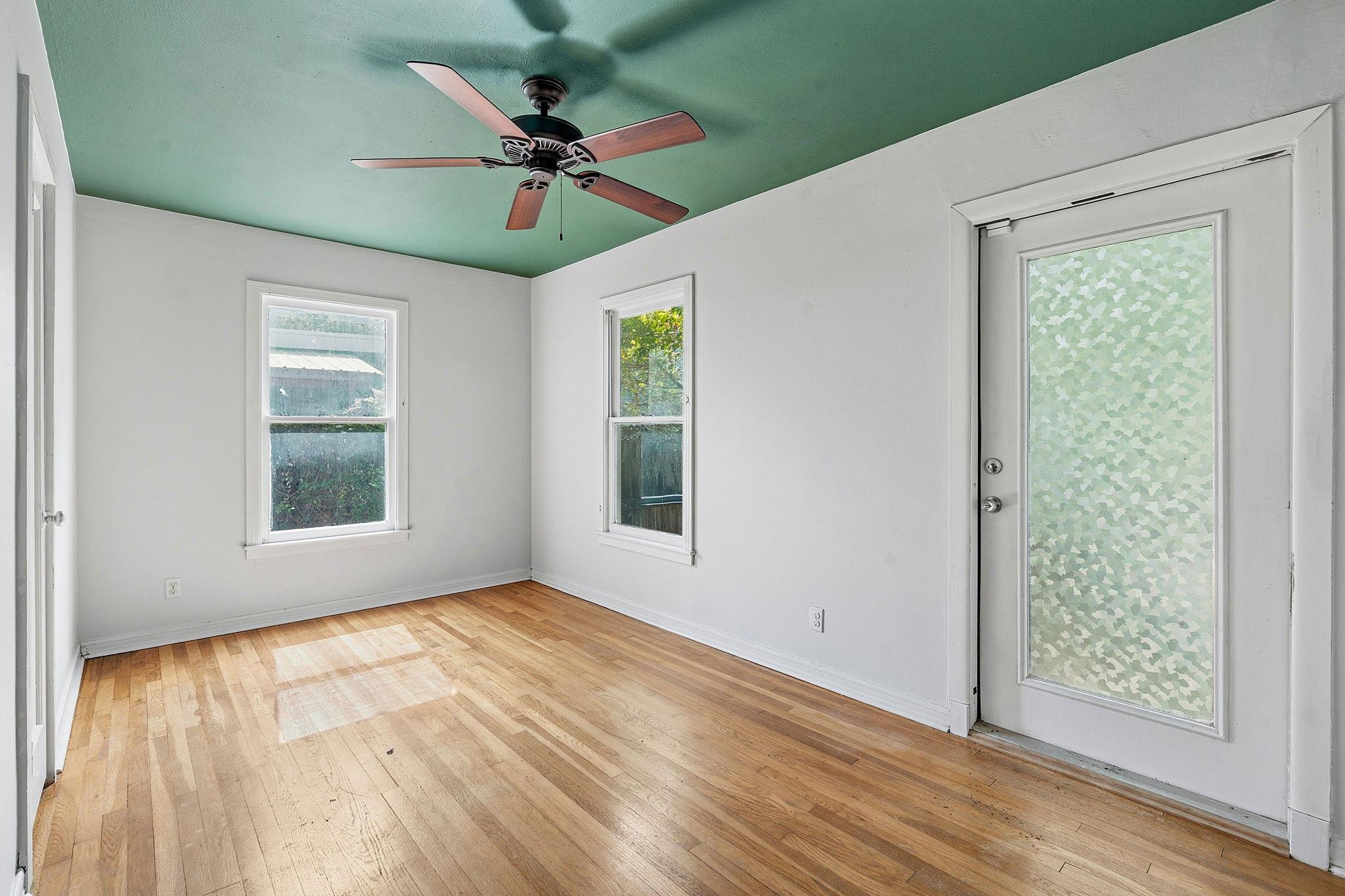 1513 W St Johns Ave, Austin, TX 78757