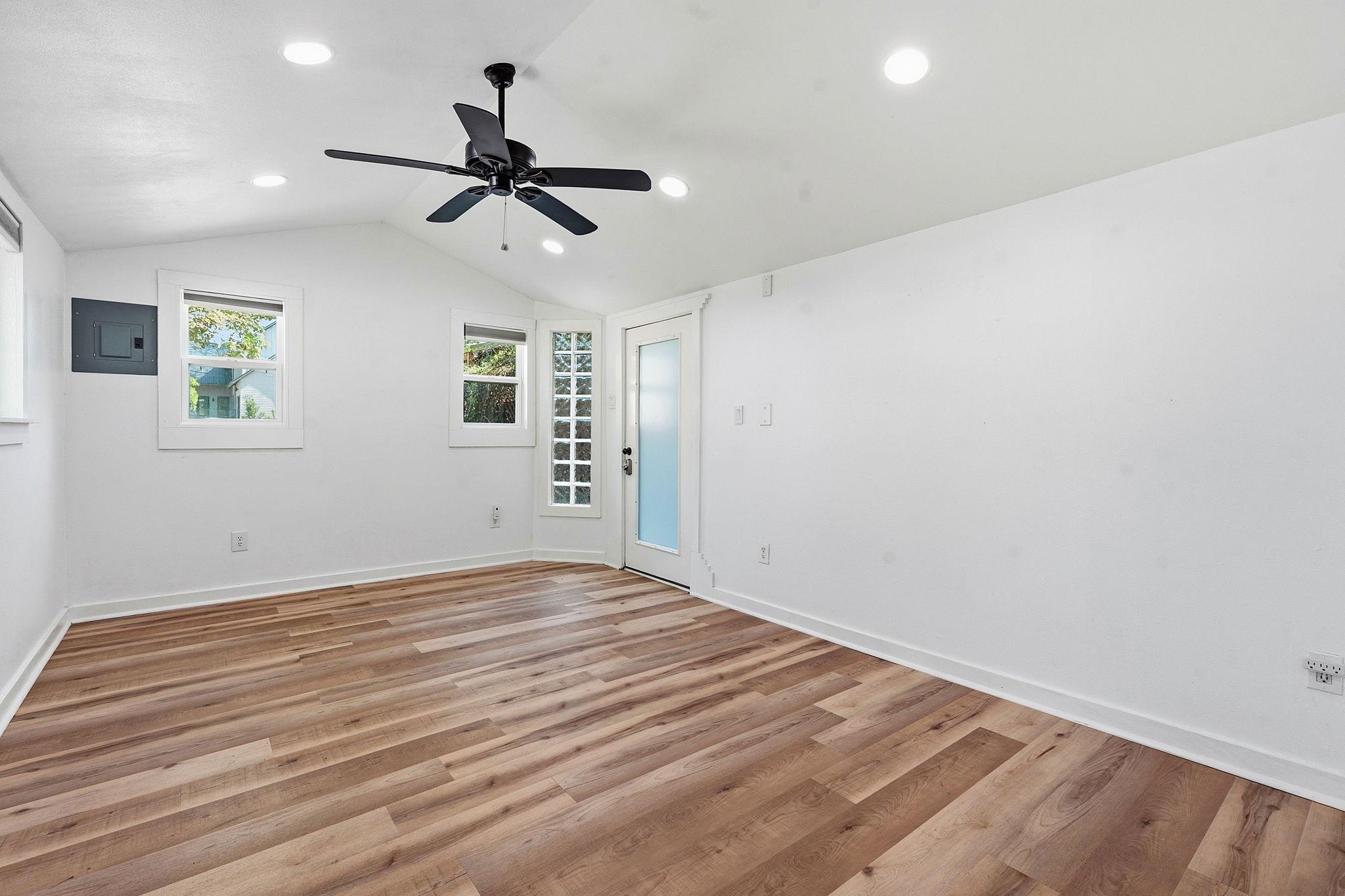 1513 W St Johns Ave, Austin, TX 78757