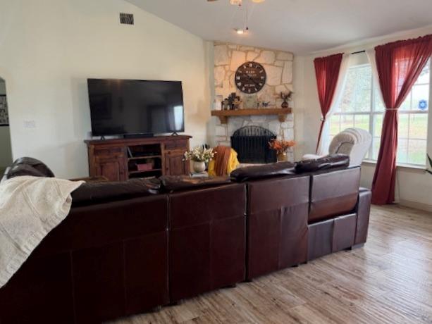 100 County Road 423, Stockdale, TX 78160