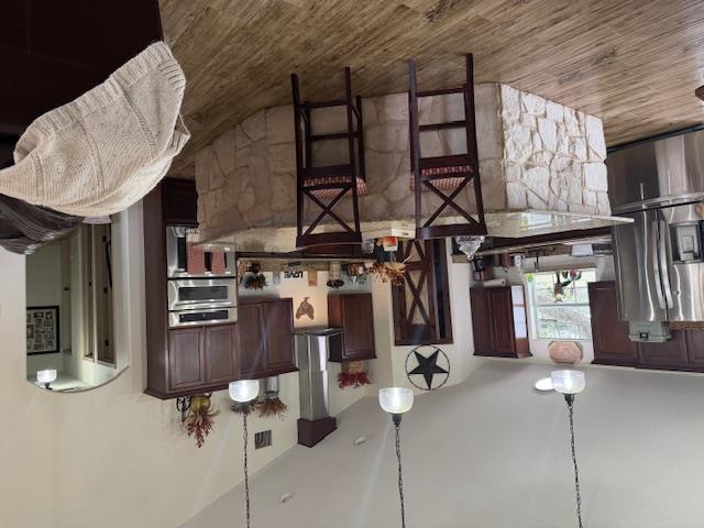 100 County Road 423, Stockdale, TX 78160