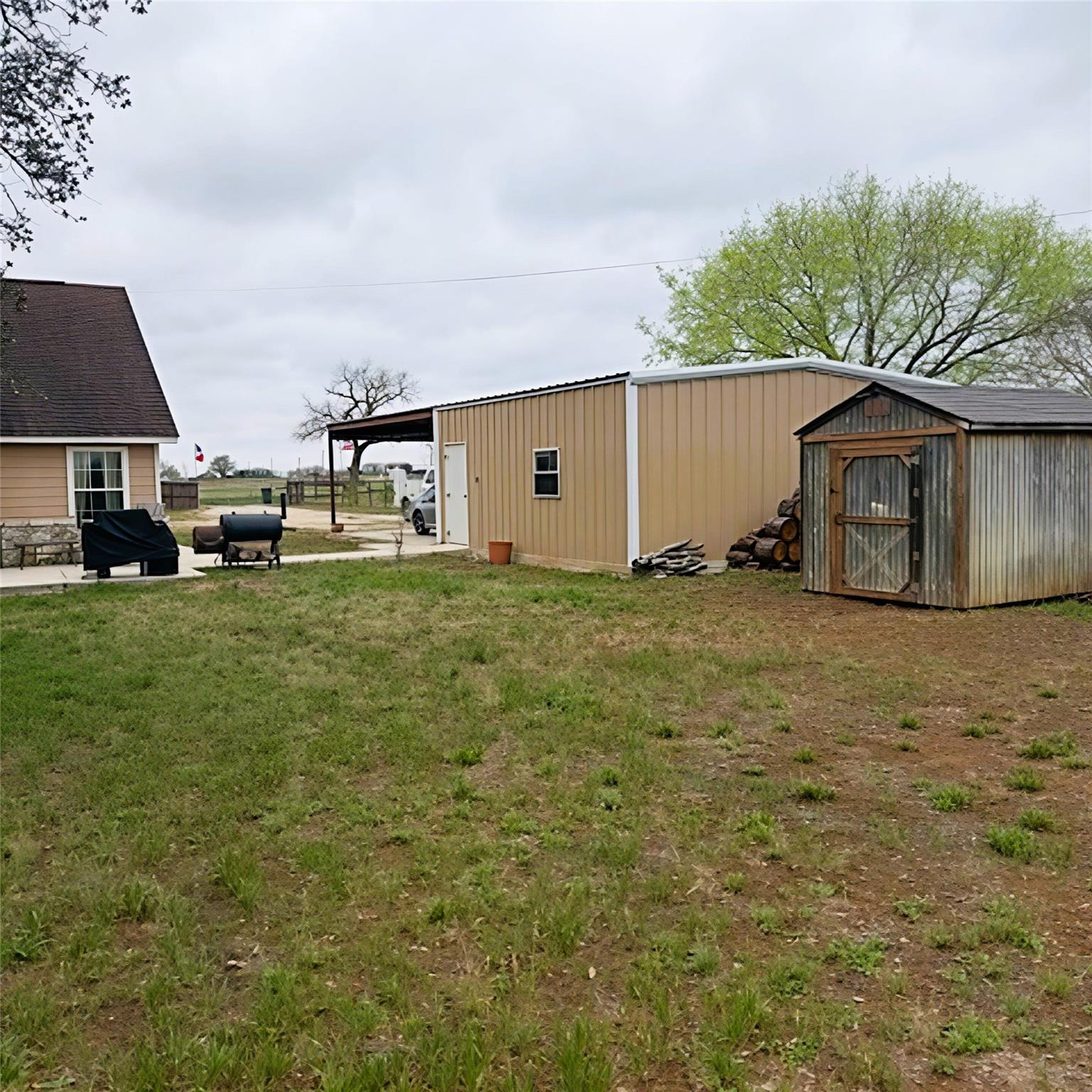 100 County Road 423, Stockdale, TX 78160