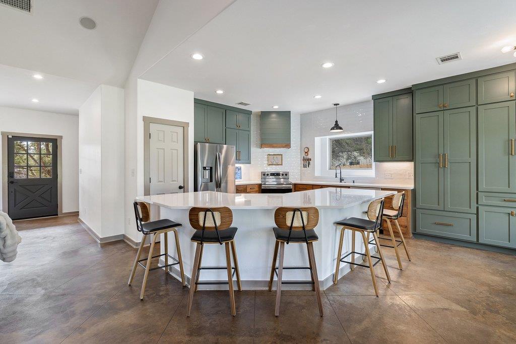 206 Cargill Dr, Spicewood, TX 78669