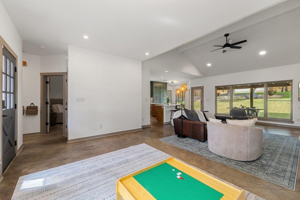 206 Cargill Dr, Spicewood, TX 78669