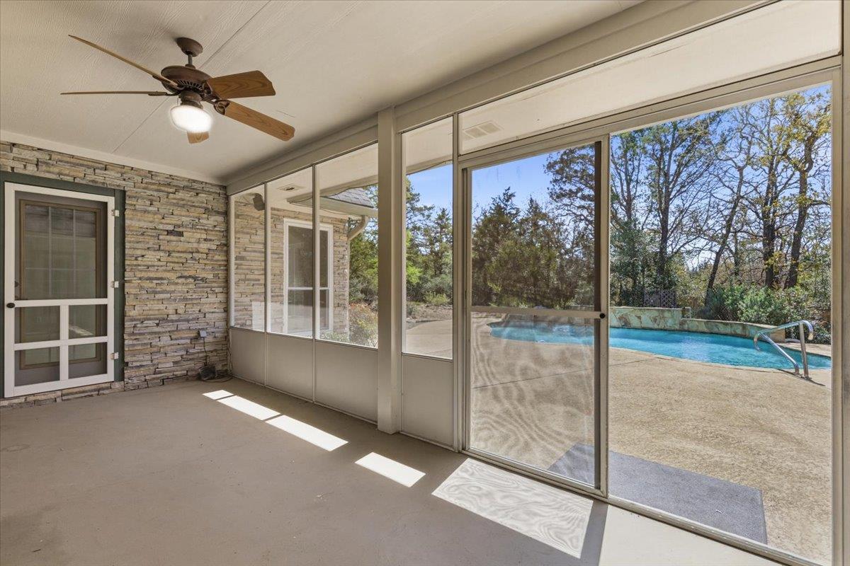 187 Stephen F Austin Blvd, Bastrop, TX 78602